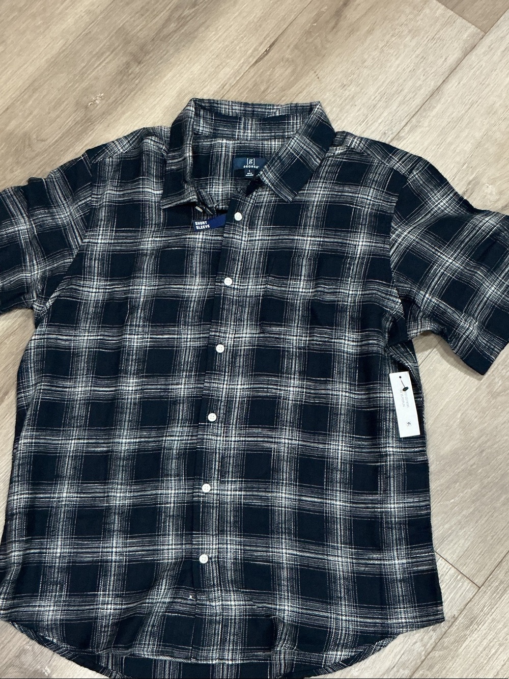 Men's Black and White Plaid Short-Sleeve Shirt